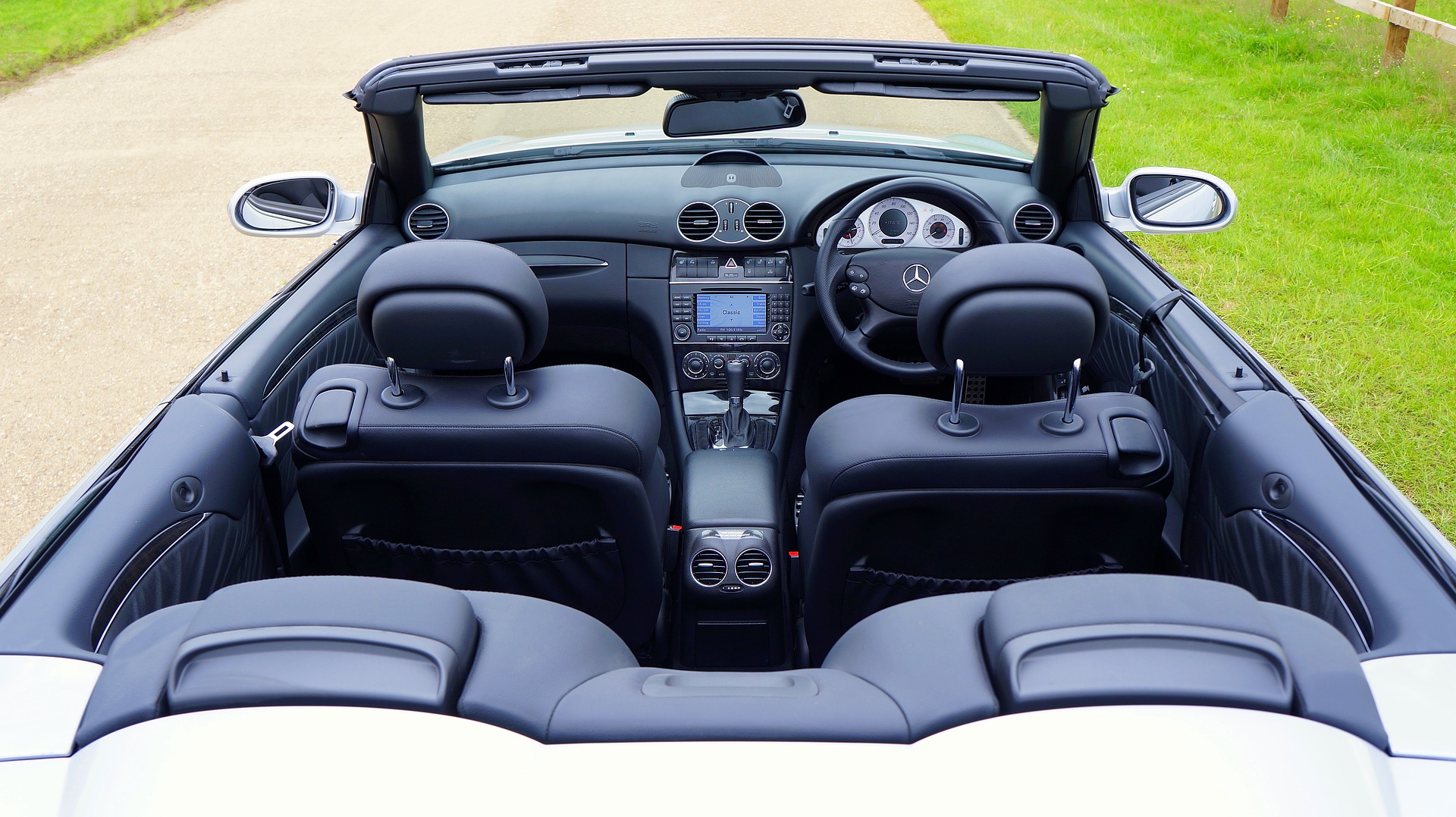 car-1744899_1920